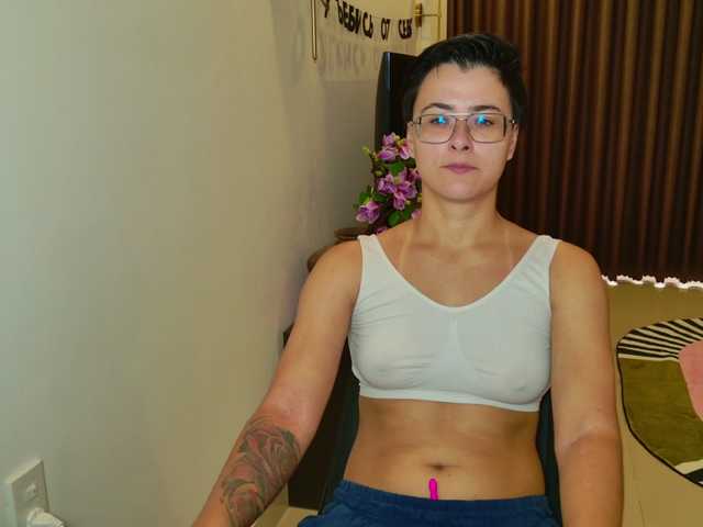 Sashanotfound live cam on BongaCams
