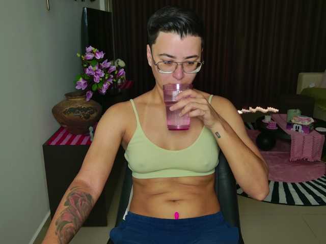 Sashanotfound live cam on BongaCams