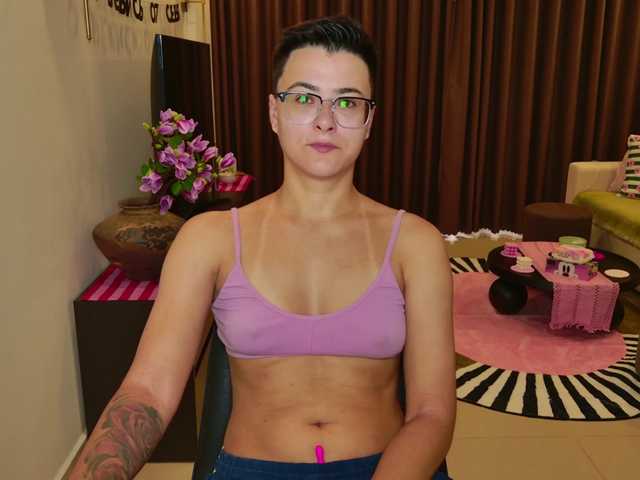 Sashanotfound live cam on BongaCams