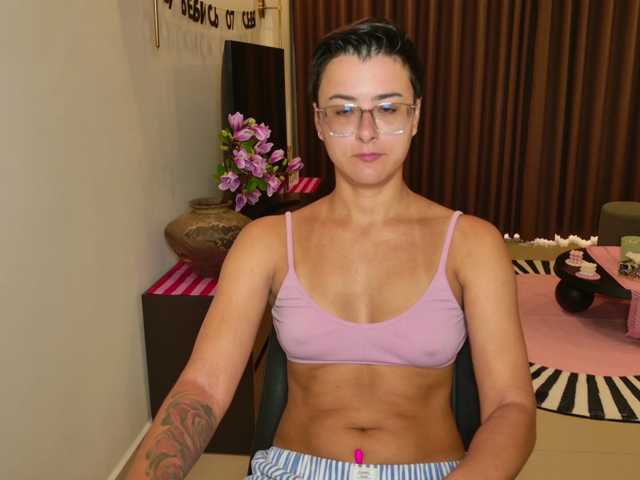 Sashanotfound live cam on BongaCams