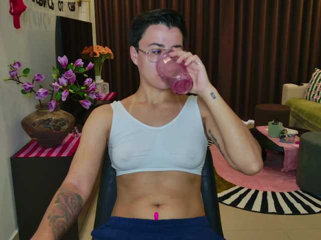 Sashanotfound live cam on BongaCams
