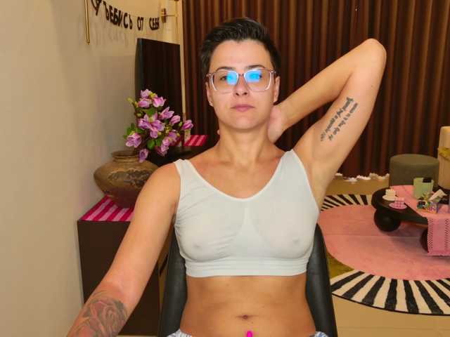 Sashanotfound live cam preview