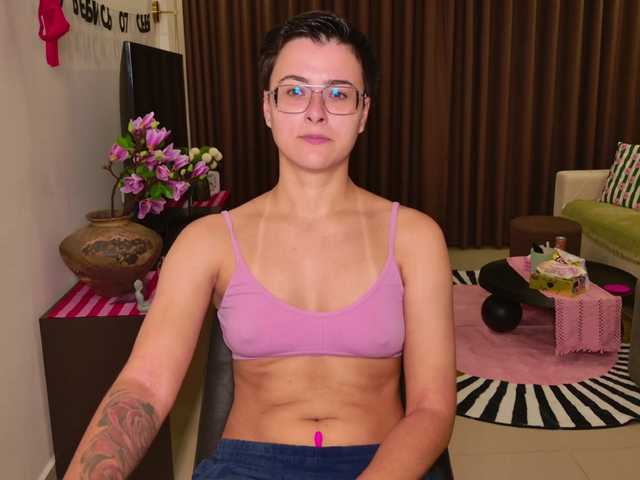 Sashanotfound live cam on BongaCams