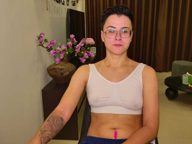 Sashanotfound live cam on BongaCams