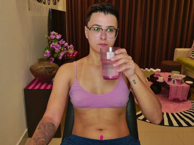 Sashanotfound live cam on BongaCams