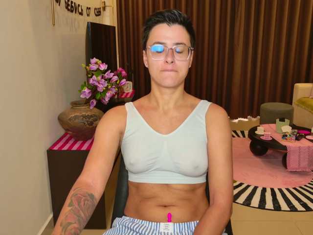 Sashanotfound live cam on BongaCams