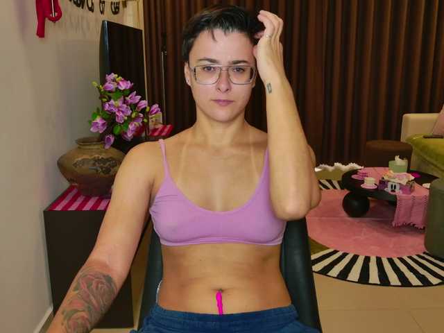 Sashanotfound live cam on BongaCams
