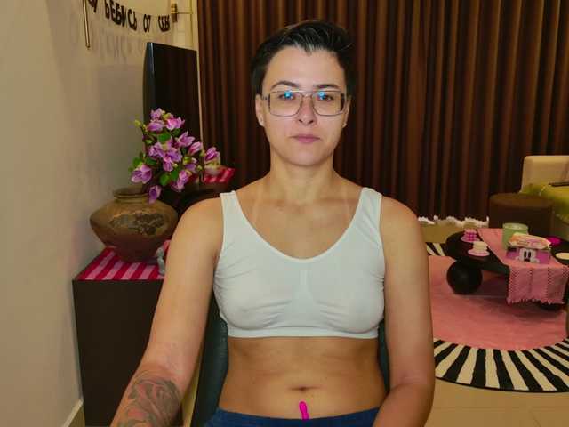 Sashanotfound live cam on BongaCams