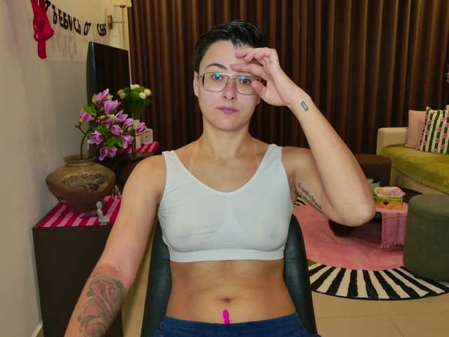 Sashanotfound live cam on BongaCams