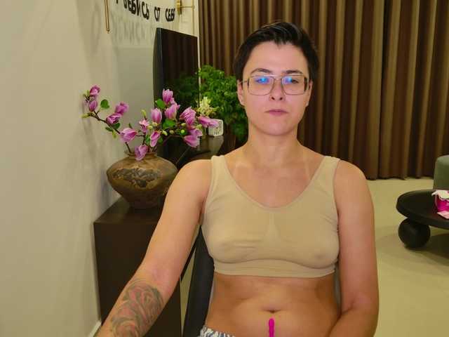 Sashanotfound live cam on BongaCams
