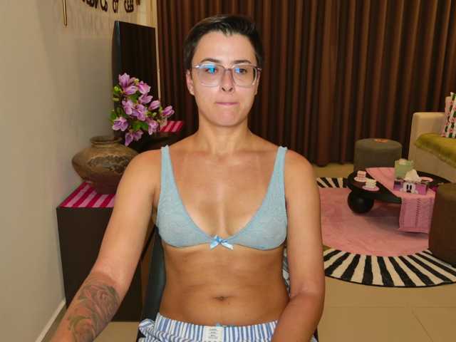 Sashanotfound live cam on BongaCams