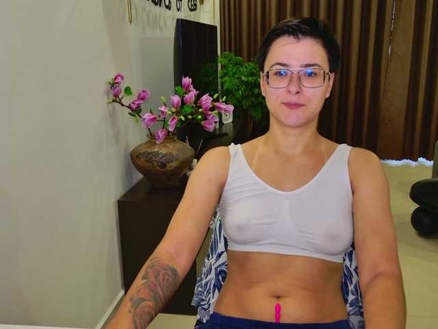 Sashanotfound live cam on BongaCams