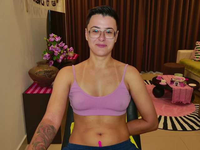 Sashanotfound live cam on BongaCams