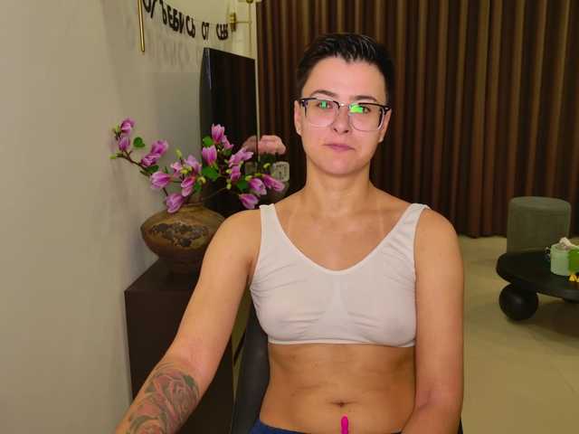 Sashanotfound live cam on BongaCams