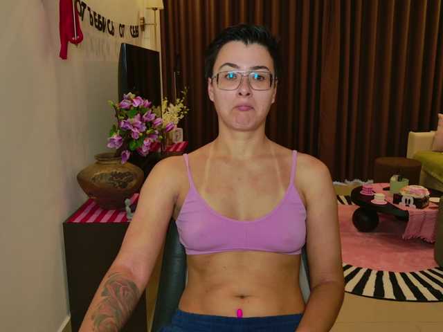 Sashanotfound live cam on BongaCams