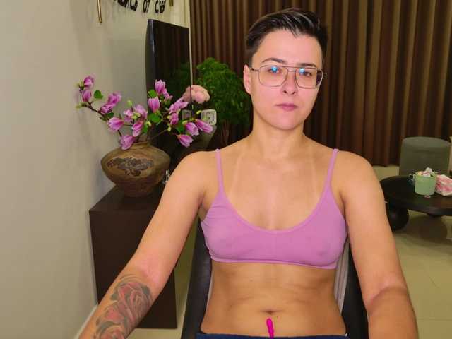 Sashanotfound live cam on BongaCams