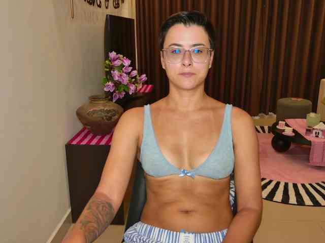 Sashanotfound's webcam live show