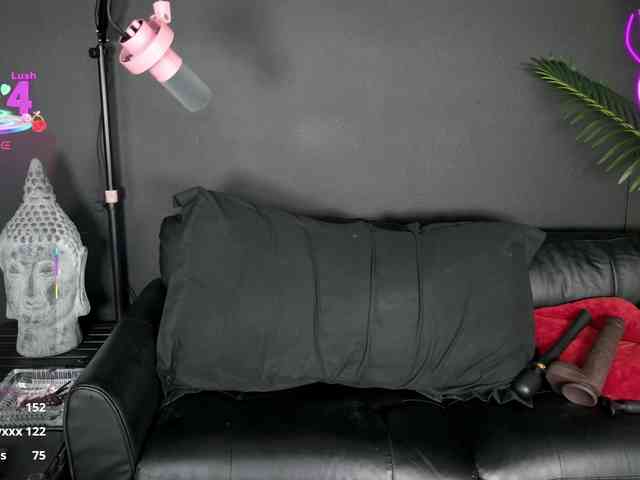 DaisyHotwife webcam