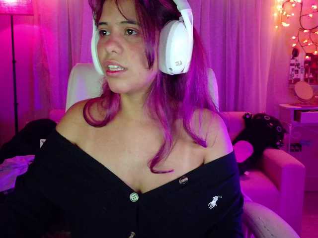 Anisahade29 live cam on BongaCams