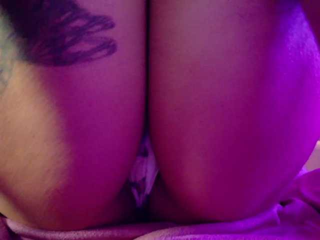 Anisahade29 live cam on BongaCams