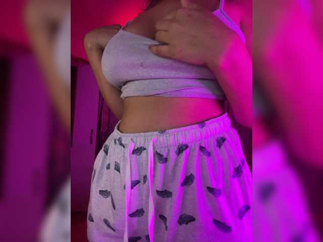 Anisahade29 live cam on BongaCams