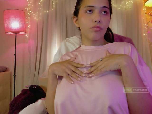 Anisahade29 live cam on BongaCams