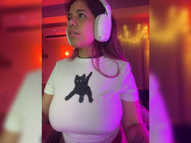 Anisahade29 live cam on BongaCams