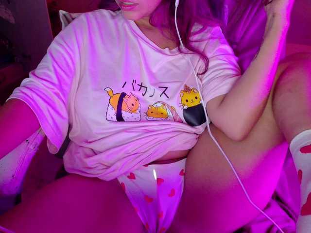 Anisahade29 live cam on BongaCams