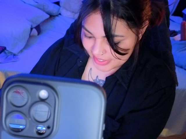 Miacanelaxo live cam on BongaCams