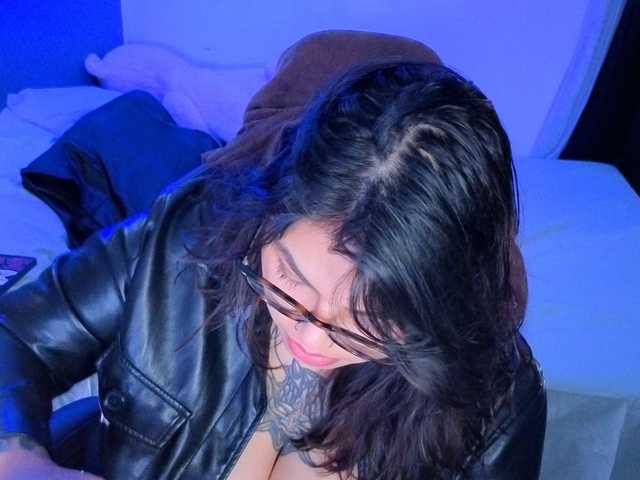 Miacanelaxo live cam on BongaCams
