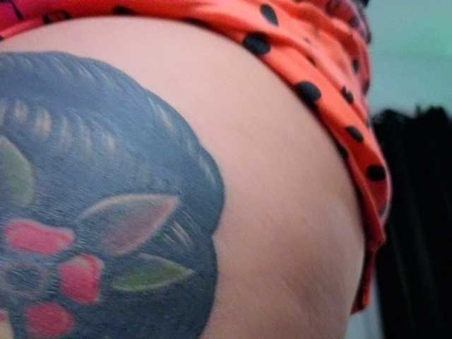Miacanelaxo live webcam show