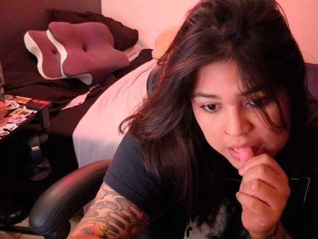 Miacanelaxo live cam on BongaCams