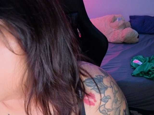 Miacanelaxo live cam on BongaCams