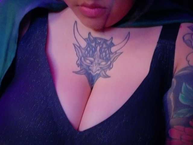 Miacanelaxo, live now on BongaCams