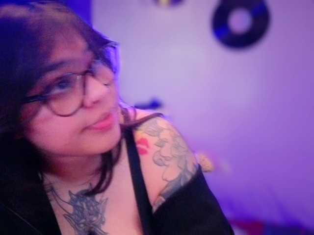 Miacanelaxo live cam on BongaCams