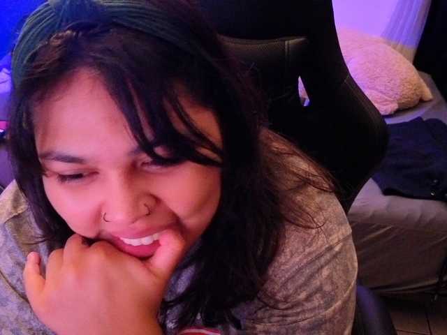 Miacanelaxo live cam on BongaCams
