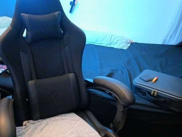 Miacanelaxo live cam on BongaCams