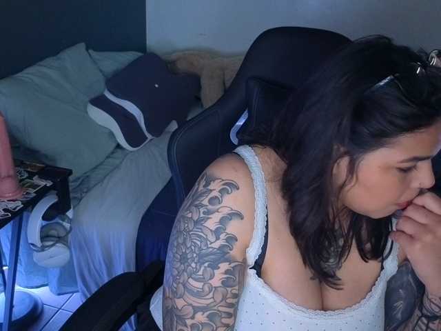 Miacanelaxo Live Cam on BongaCams