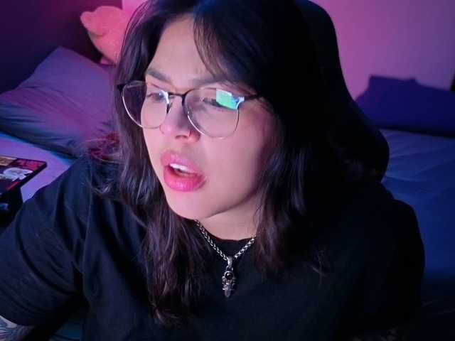 Miacanelaxo live cam on BongaCams