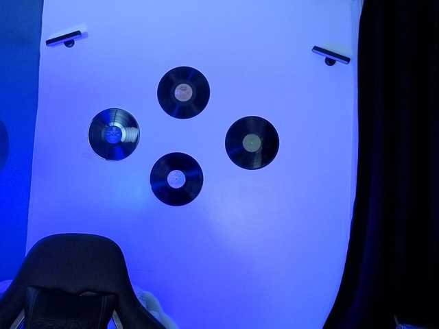 Miacanelaxo live webcam show