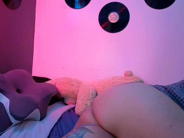 Miacanelaxo live cam on BongaCams