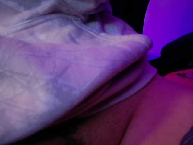 Miacanelaxo, en directo ahora en BongaCams