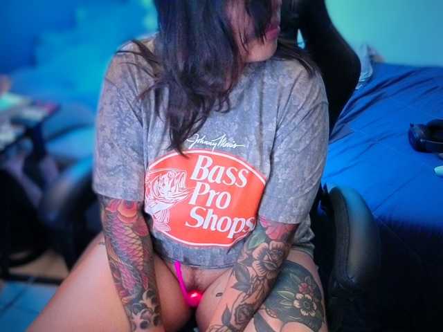 Miacanelaxo live cam on BongaCams