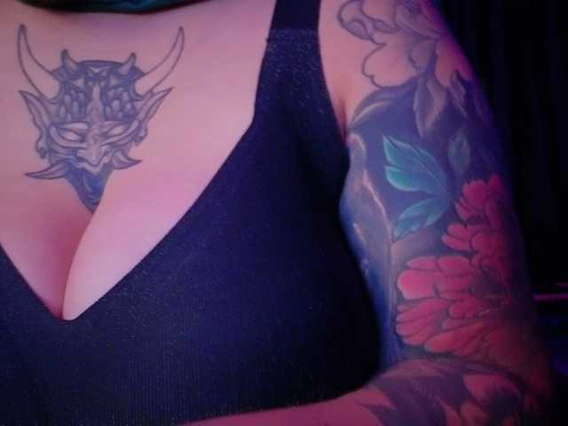Miacanelaxo, live now on BongaCams