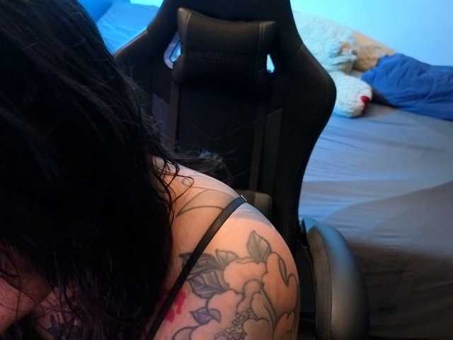 Miacanelaxo live cam