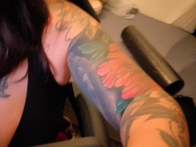 Miacanelaxo live cam preview