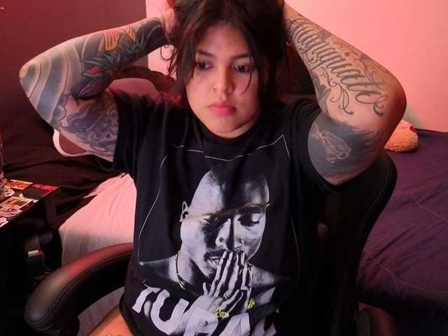 Miacanelaxo live cam on BongaCams