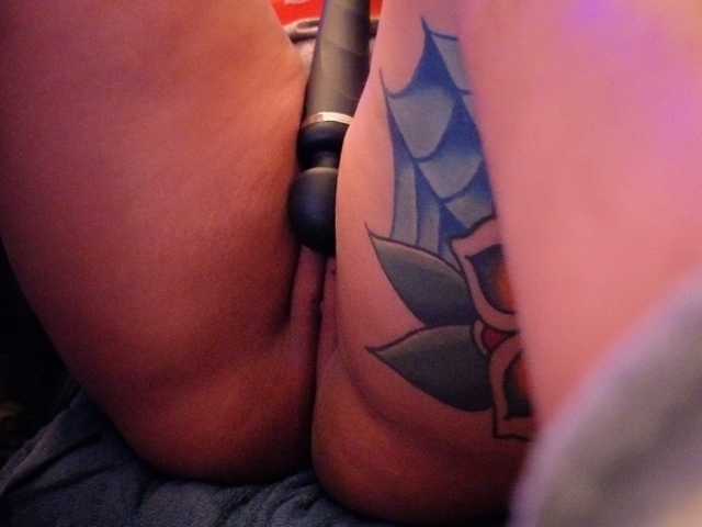 Miacanelaxo — live female cam