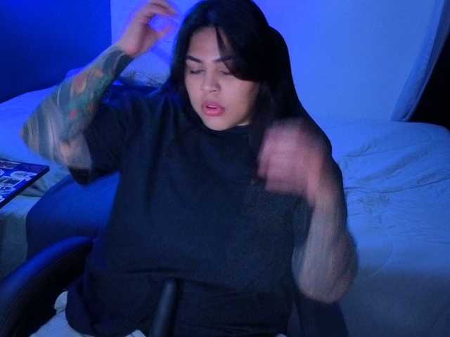 Miacanelaxo live cam on BongaCams