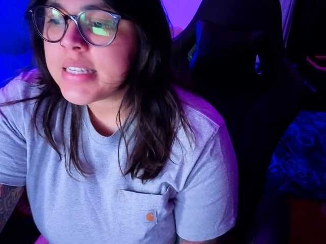 Miacanelaxo live cam preview